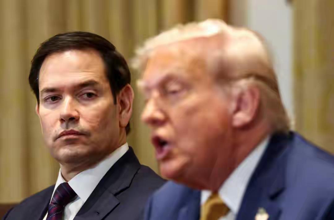 在美国，有一批对中国最持强硬立场的高层人士，最近却在集体“反其道而行之”——他们