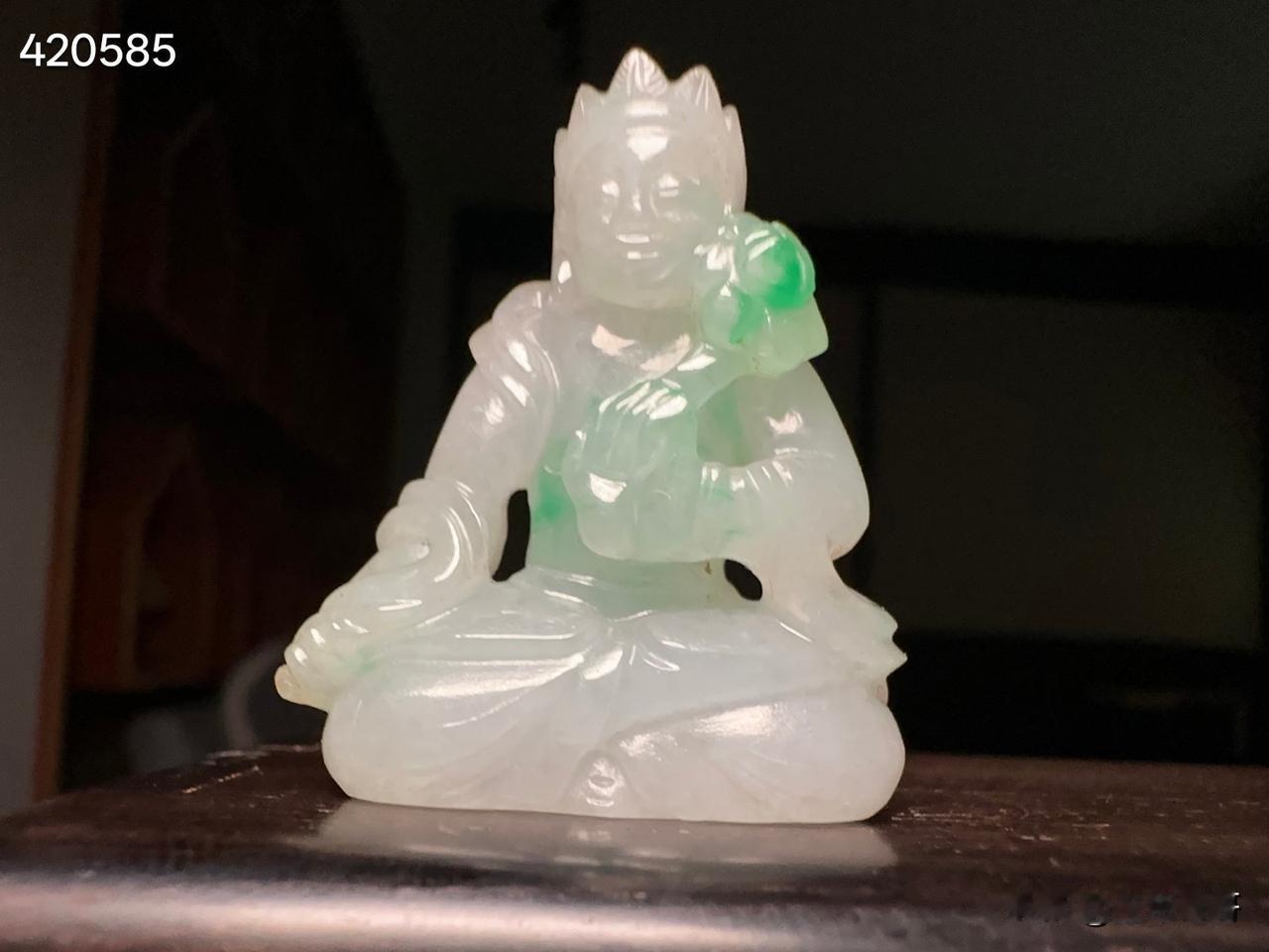 清代翡翠佛