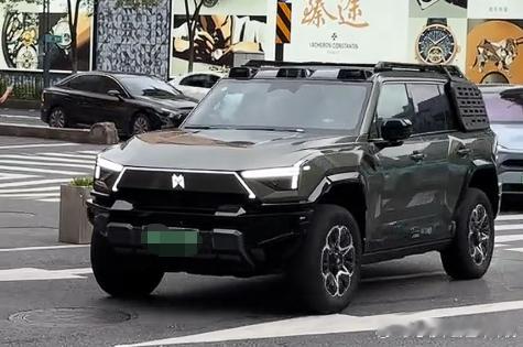 猛士M917的起点太高了，导致我后来每次看到猛士M817，总是会下意识觉得是大几