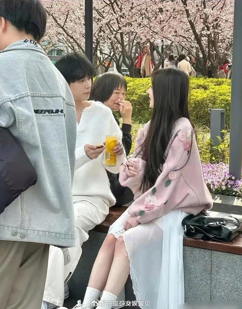 网红拍照真的不顾路人死活啊