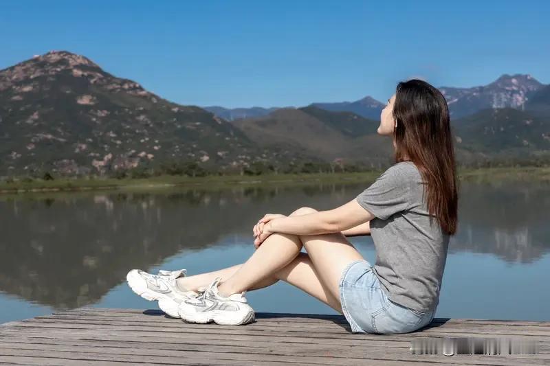 女人主动勾引男人目的可不少。有些是出于情感表达，现代女性地位提升，更愿意主动追求
