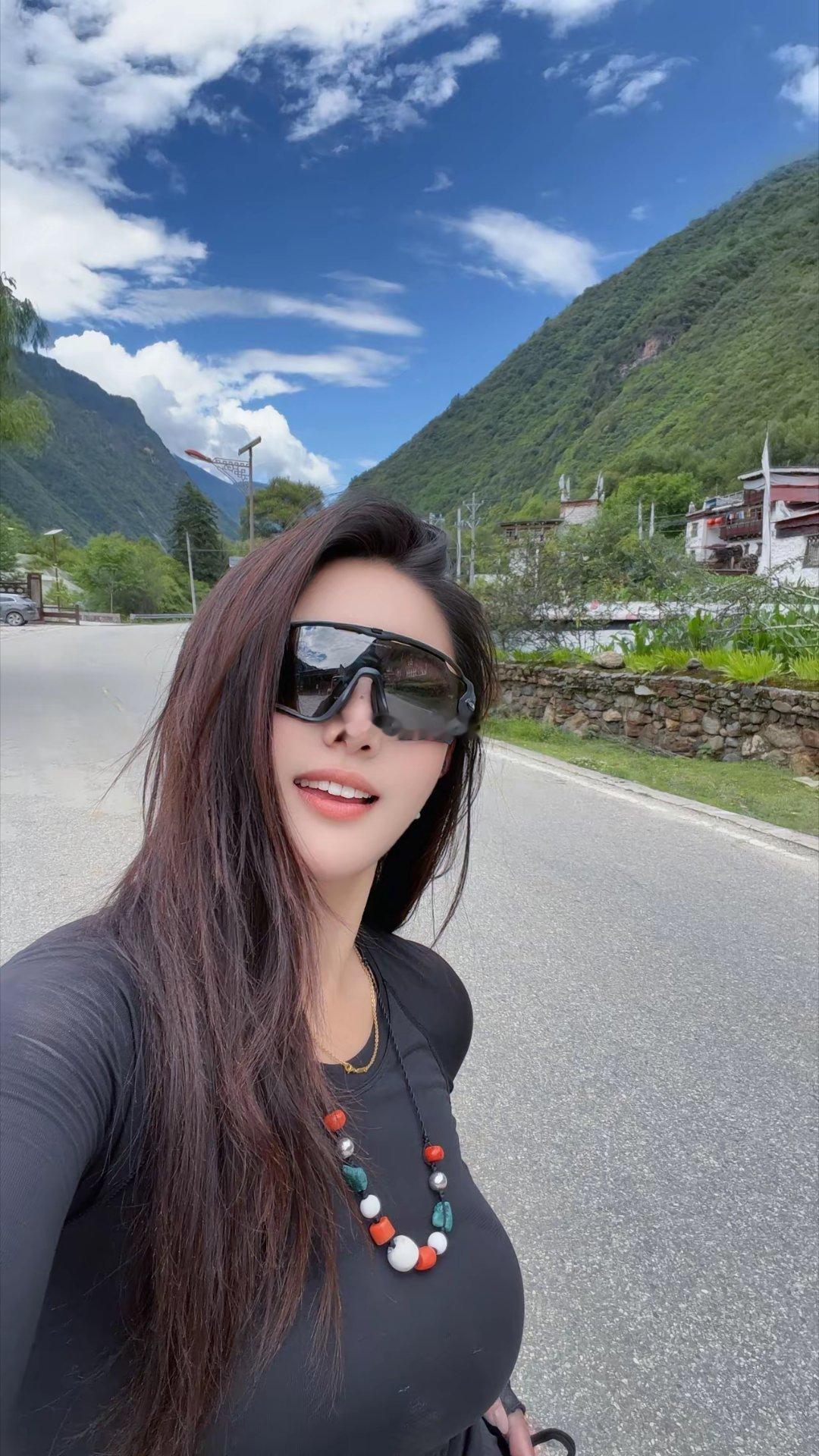 江山如画，望中烟树历历拍手狂歌