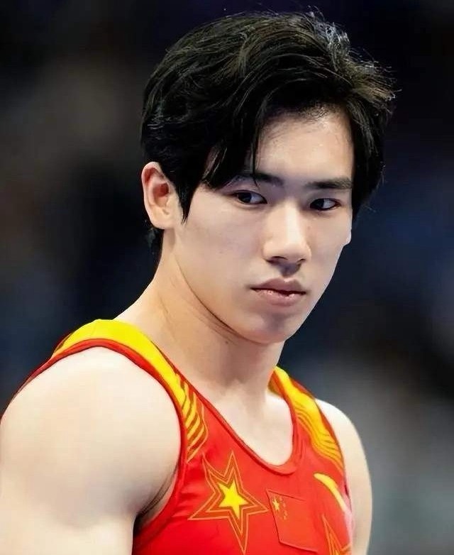 今晚全运会体操赛场5位金牌获得者1、男子跳马——陈忆路（浙江队）2、女子平衡木—