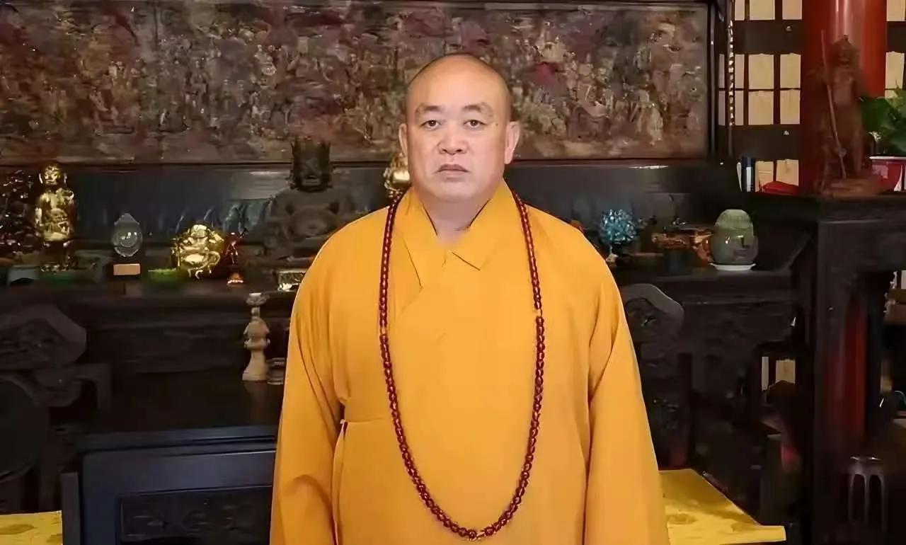 释永信与多人保持不正当关系，我不惊讶。估计这次也不是钱和女人的问题，应该是大事，