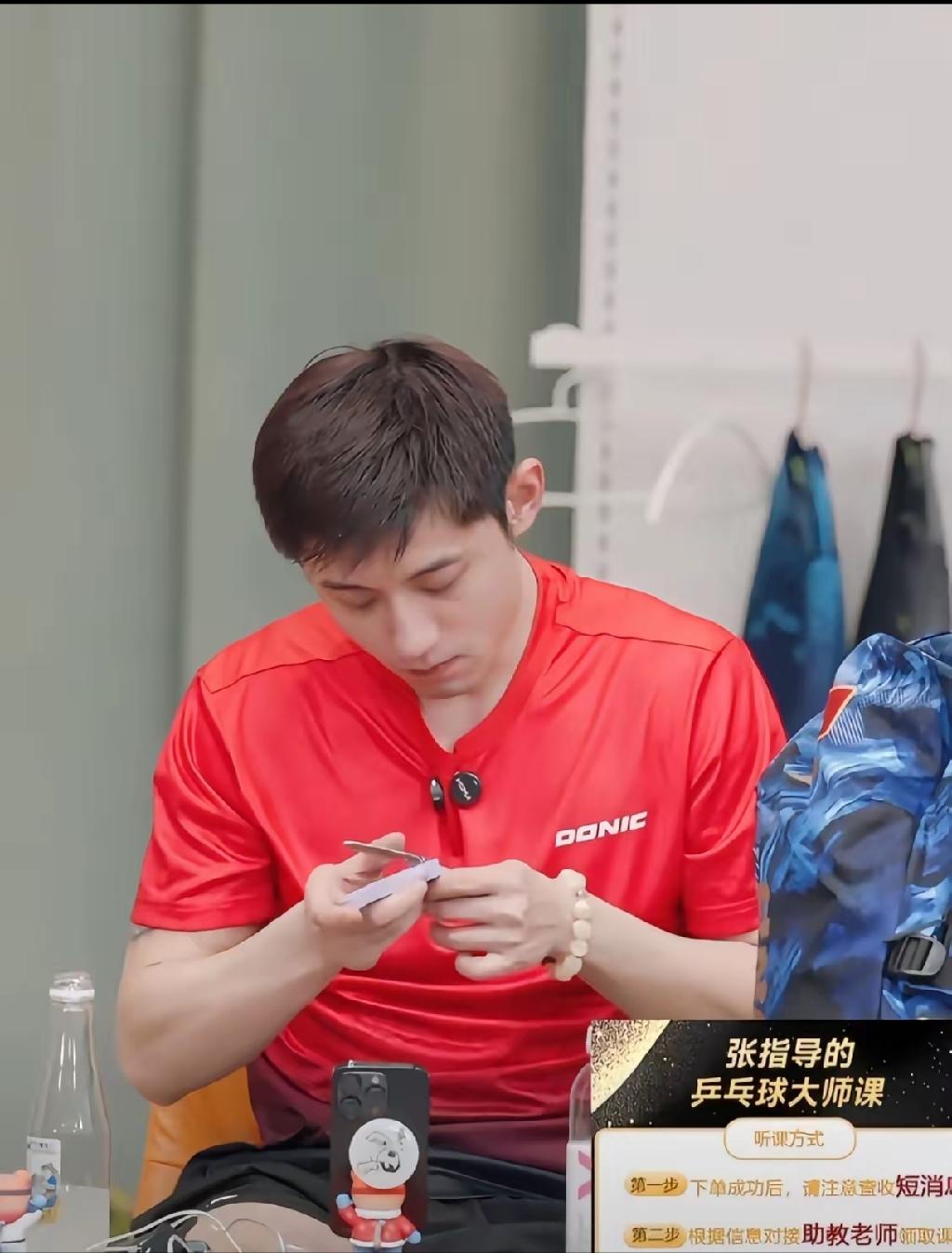 大家都把注意力，放在了孙宇晨给景甜花的钱上，却忽略小作文里的第三个人，一个不