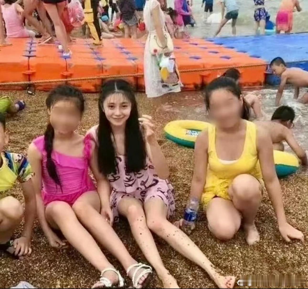 附中一年级的刘浩存这个身材比例真的是异于常人啊​​​