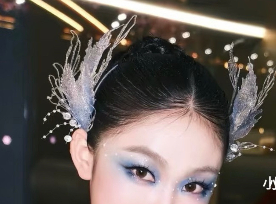 wok吃妆这么严重嘛伴舞眼妆自己拍vs镜头下