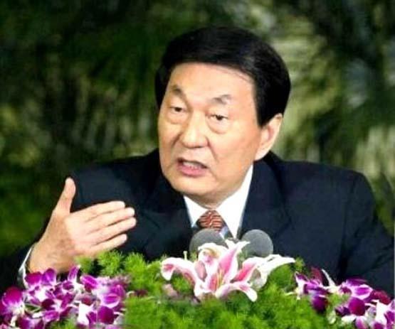 朱镕基为什么深受百姓爱戴？就是因为他为民做主。比如在一次开会时，朱镕基说：“我