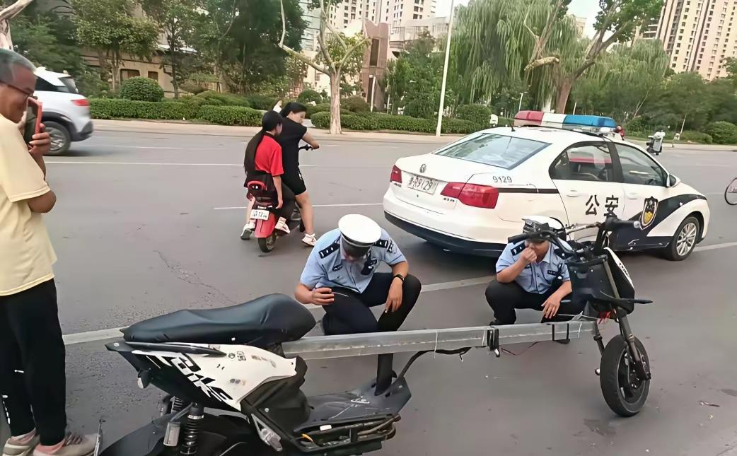 碰到这种改装车，交警也懵逼！