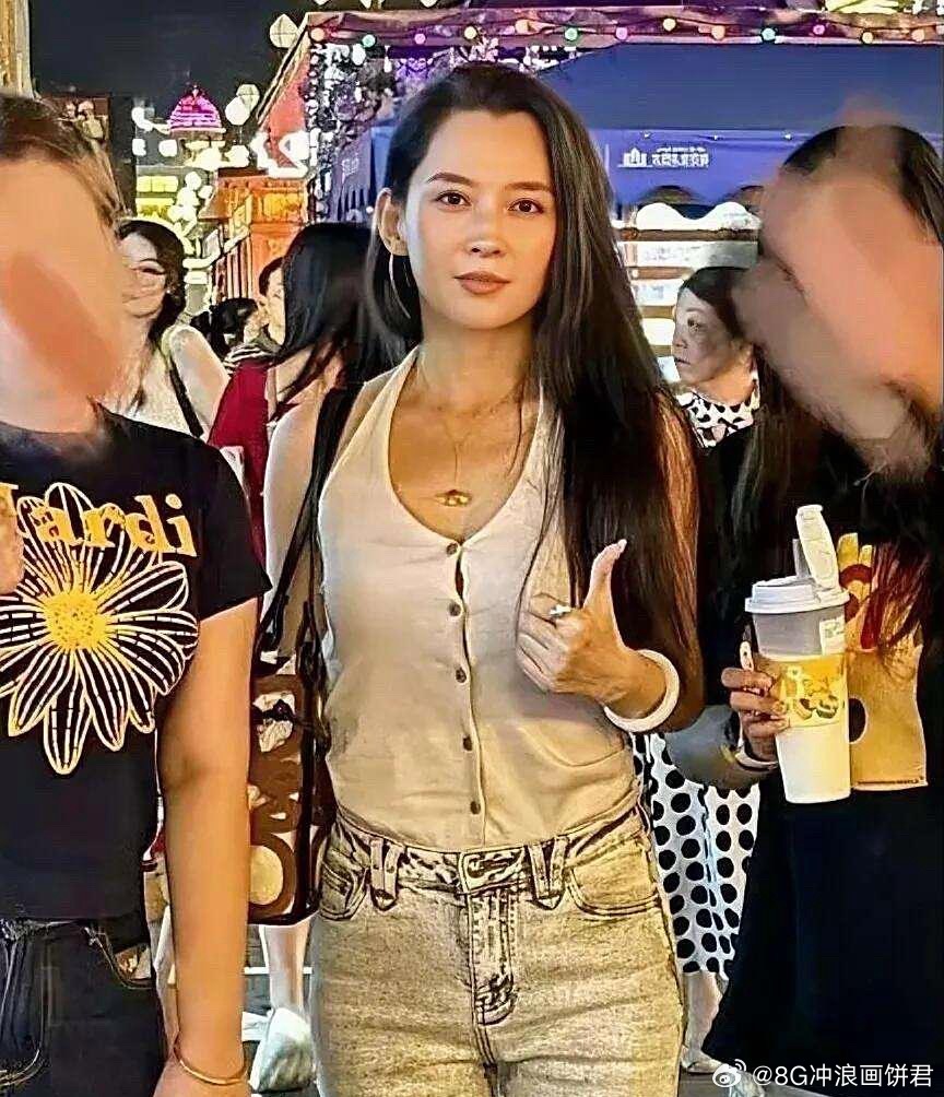 看了汪峰女朋友森林北没加滤镜、没开美颜、没搞那些高科技修饰的真实样子。难怪汪峰会