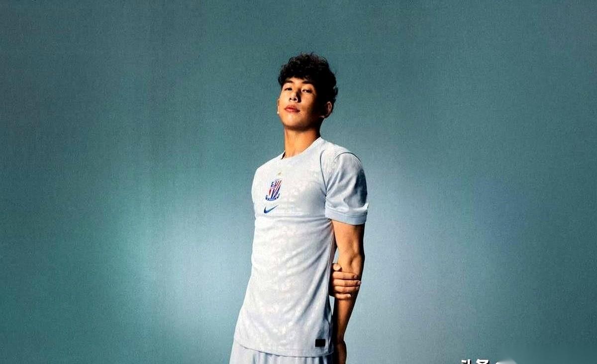 上海申花这赛季还没开踢，记分牌上直接给你挂个“-10分”。人家是零分起跑，他们