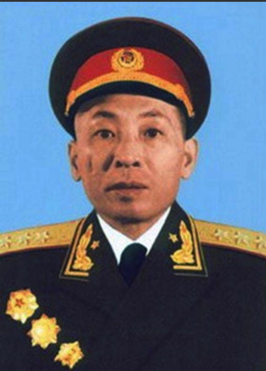 1950年，福建军区司令员叶飞回家吃饭，母亲竟当众羞辱儿媳：“没生儿子，只配吃青