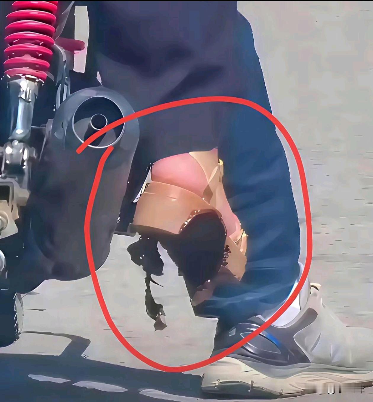 这是啥车的排气管这么烫