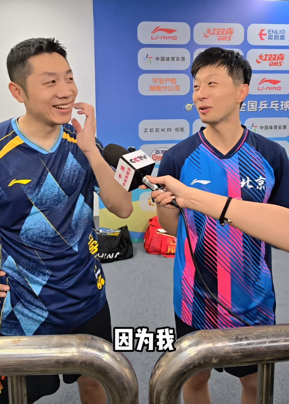 马龙/许昕晋级四强后的采访透露取胜密集：根据场上情况及时调整技战术！许昕表示，