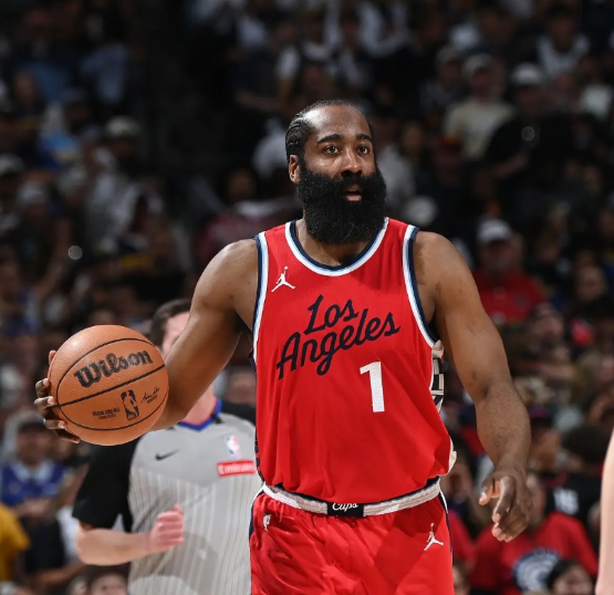 贝弗利所言极是啊前NBA球员贝弗利近日谈到了哈登，他说：“有人说我总是维护哈