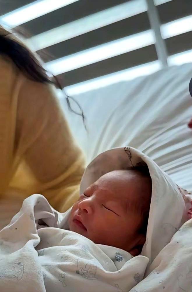 汪小菲台北生3.45公斤胖儿子！张兰熬通宵抱娃，前夫都来了2月23日人日当