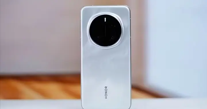 荣耀Magic 7 Pro降价2060元！2亿长焦+卫星通讯旗舰变香了