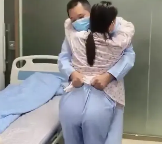 “趁人之危真恶心”2023年北京，一女子患重病住院，谁知在接受治疗期间，男护工竟