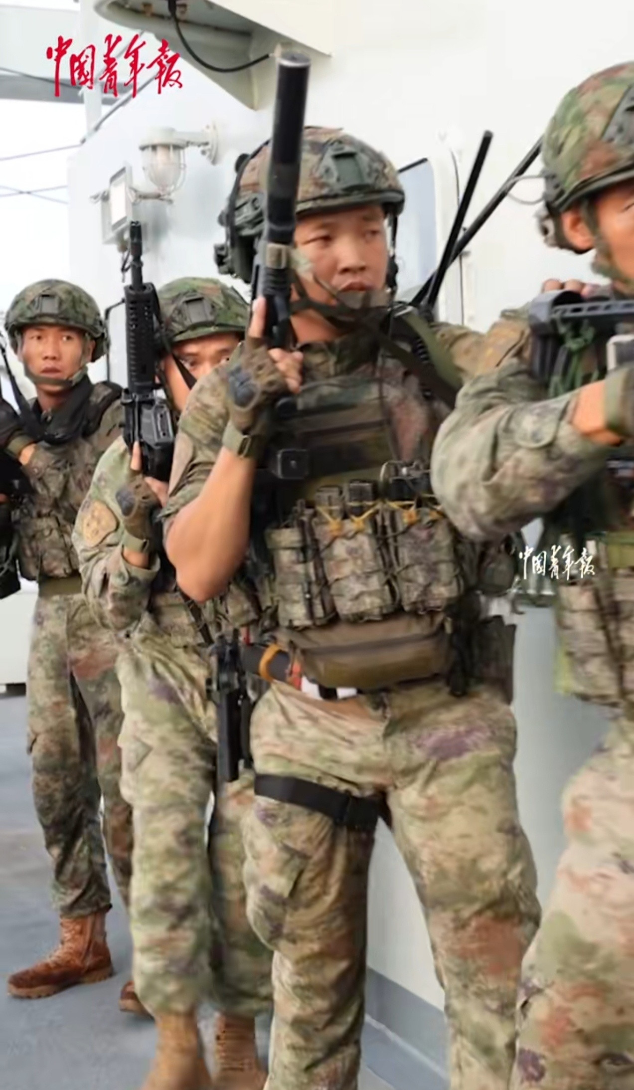 海军第49批护航编队特战队员训练画面