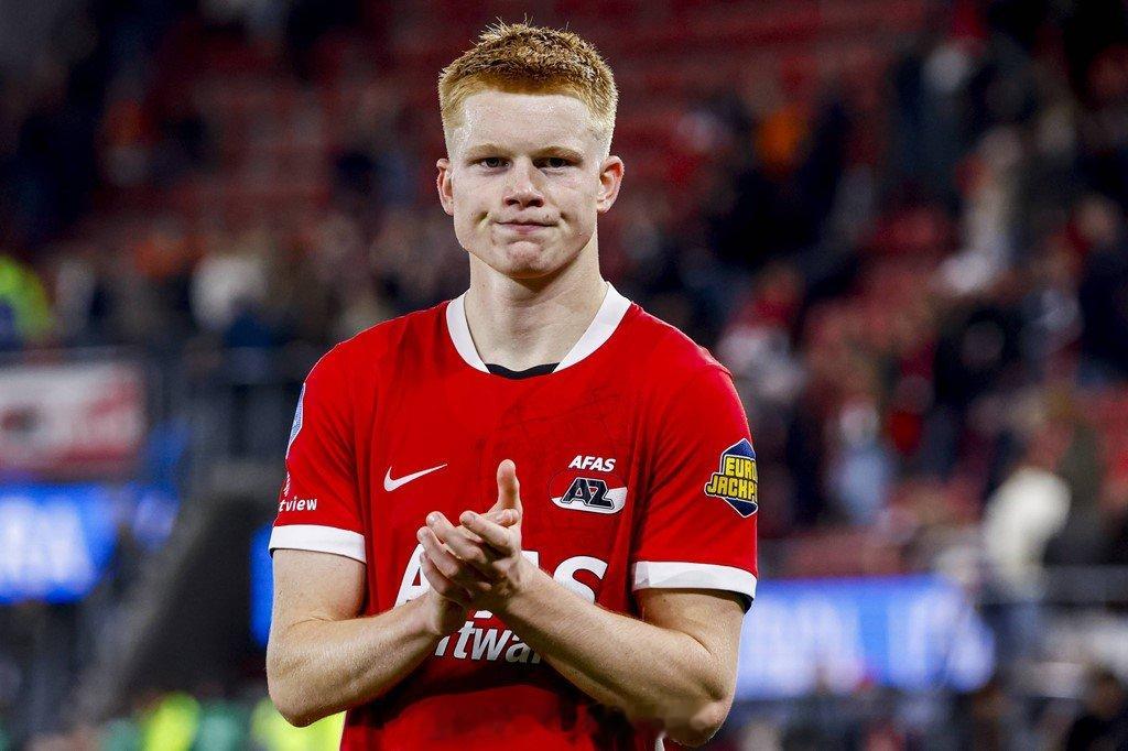 【四大豪门哄抢荷兰天才】天空体育消息，纽卡斯尔正与、、拜仁等豪门一起，竞争签下1