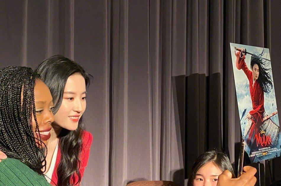 《花木兰》北美放映后采访……