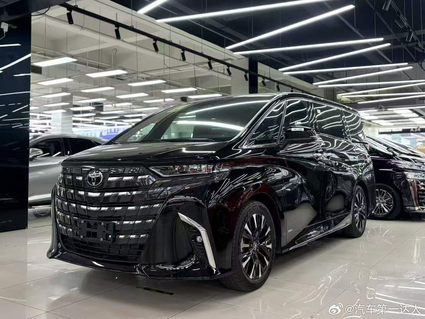 人生没有白走的路，每一步奋斗都算数。26年上牌埃尔法臻享版，仅118公里，准新如