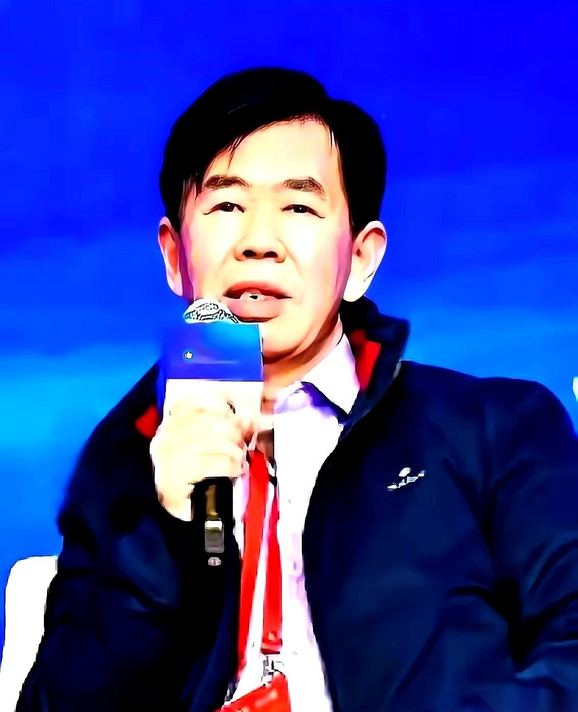 军事专家戴旭捅破了一层窗户纸。他说，我们航母下水，五代机上天，家底越来越厚，但门