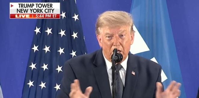美国总统特朗普真是太懂人情世故了！在今天世界杯决赛前的国际足联招待会上，特朗普高
