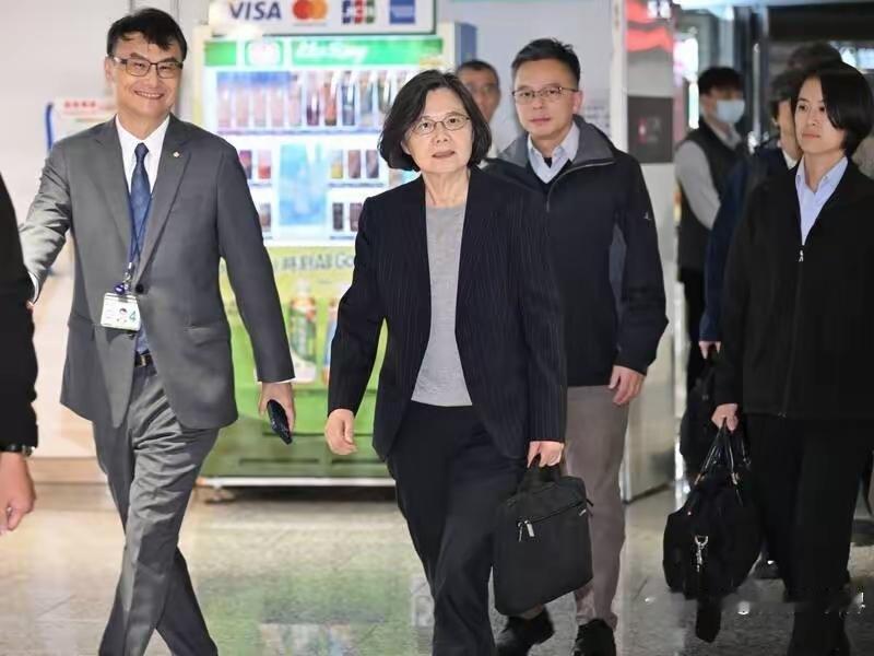 蔡英文跑去柏林参加论坛，扯着芯片产业喊口号，结果德方压根没给官方接待，纯属民间活