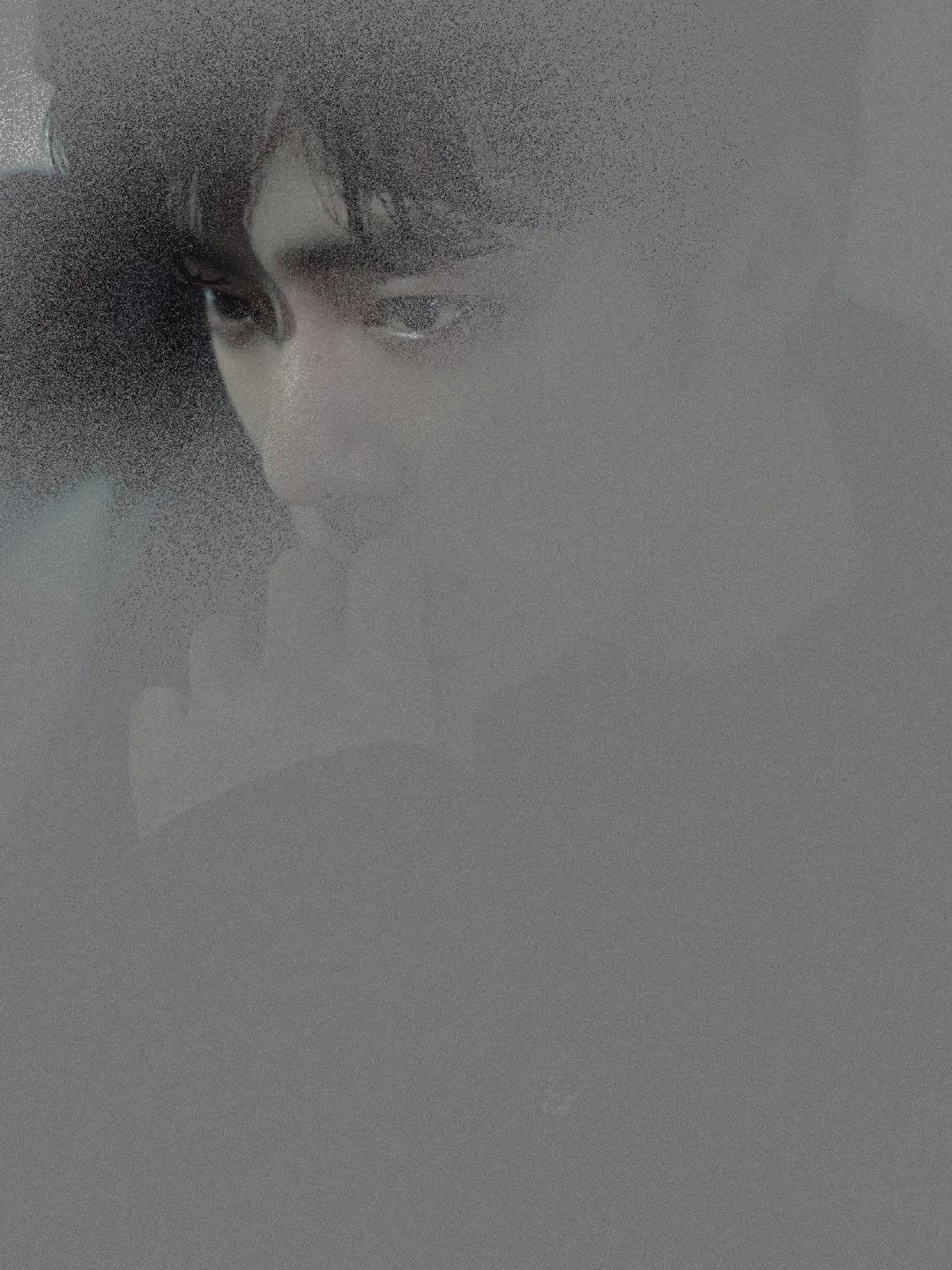 肖战春节一天没休息？前脚《小城良方》刚杀青，他就飞到了米兰时装周。品牌方发布海