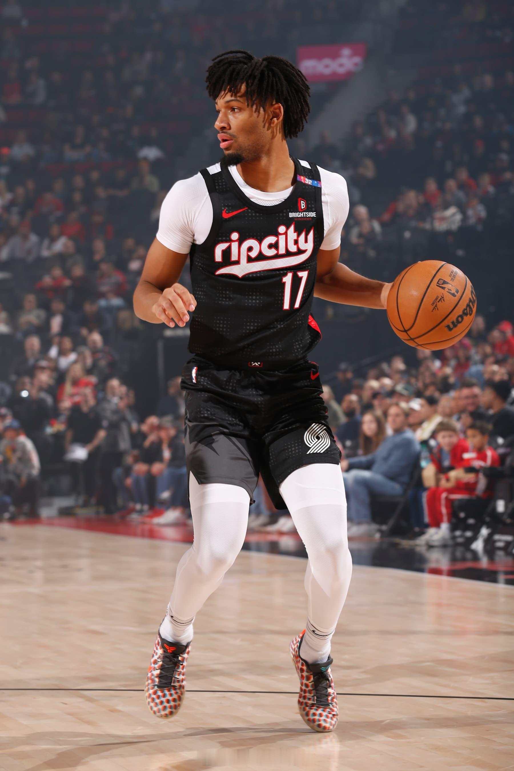 🏀开拓者训练营又塞了个人据TheOregonian记者JoeFre