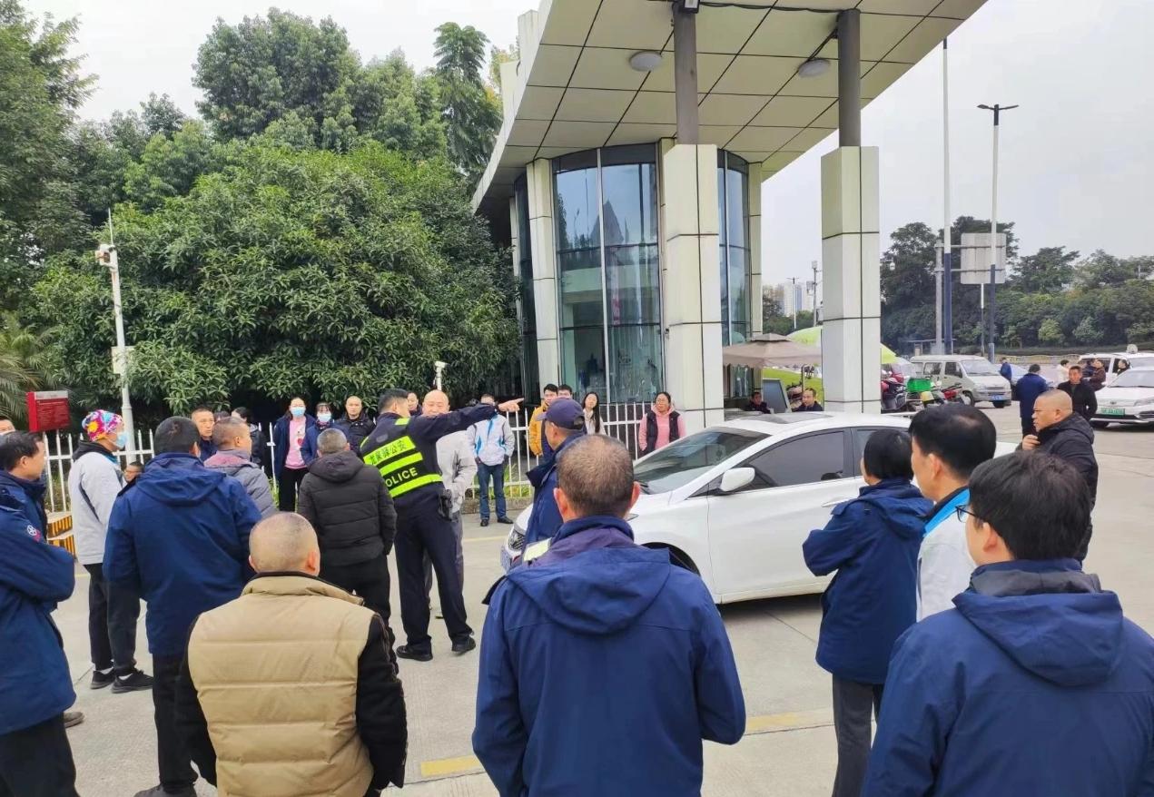 成都这家公司的做法也是绝了，为让大家接受领导定的离职方案，他们的做法是关闭考勤系