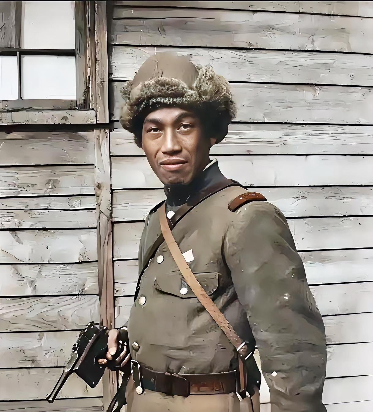 这张图片有人说这是日本关东军，有人说是东北军，因为当年东北军的军服和日军很相似，