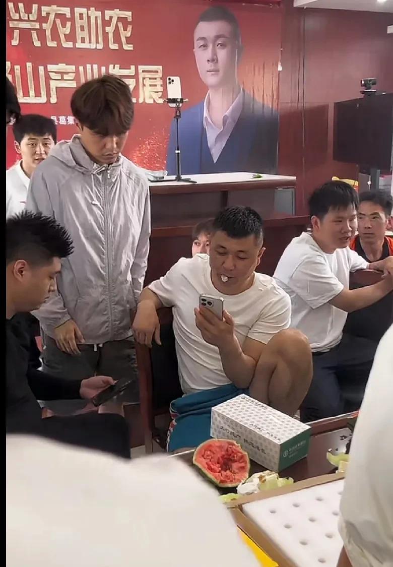 太原老葛和方丈小白龙连麦画饼，方丈把pk流量做起来，小白龙把户外流量做起来，他再