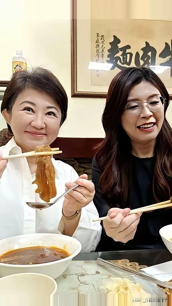 7800亿军购过关，郑丽文这个党主席当得有多尴尬？今天军购案三读通过，郑丽文