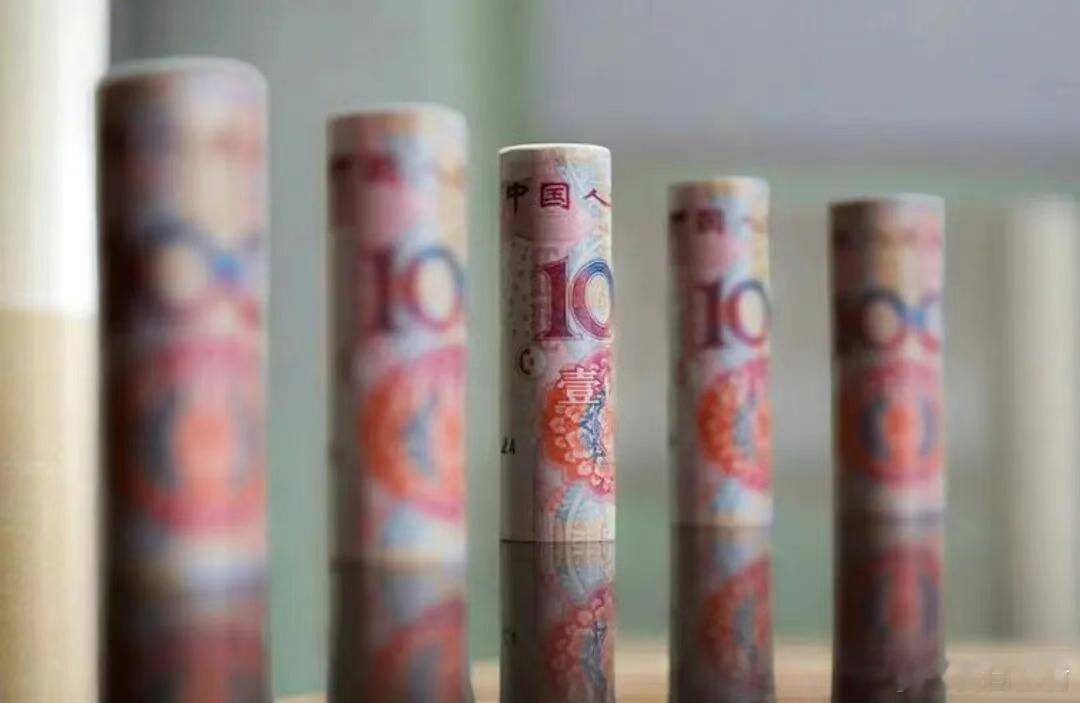 突破！人民币的历史性时刻！中国有句老话，锲而舍之，朽木不折；锲而不舍，金石可镂。