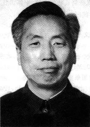 1959年，马凤山奉命到苏联学习飞机的设计技术。在上课的时候，苏联专家不让记笔记