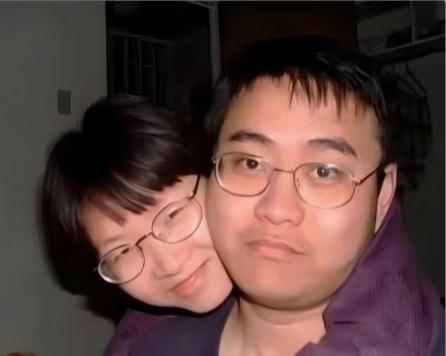 2005年，清华女博士陈丹蕾因为太爱丈夫。开枪杀了丈夫，更让人脊背发凉的是，她跟
