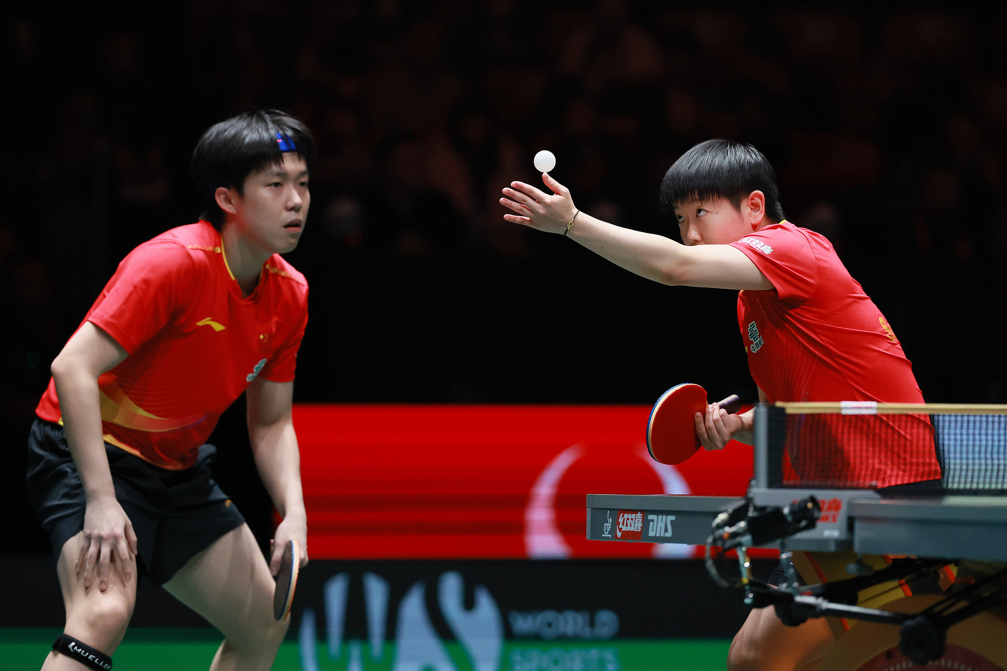 国乒vs日本乒乓球混团世界杯决赛中日大战，率先登场的王楚钦/孙颖莎以3-0击败