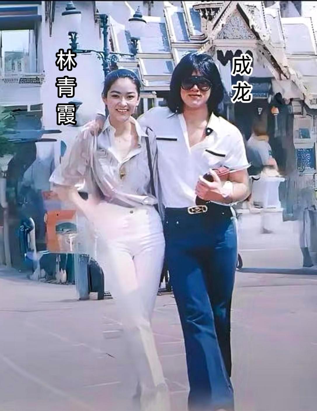 1979年，他们在泰国街头勾肩搭背。2024年，一个从港大接过博士学位，一个从