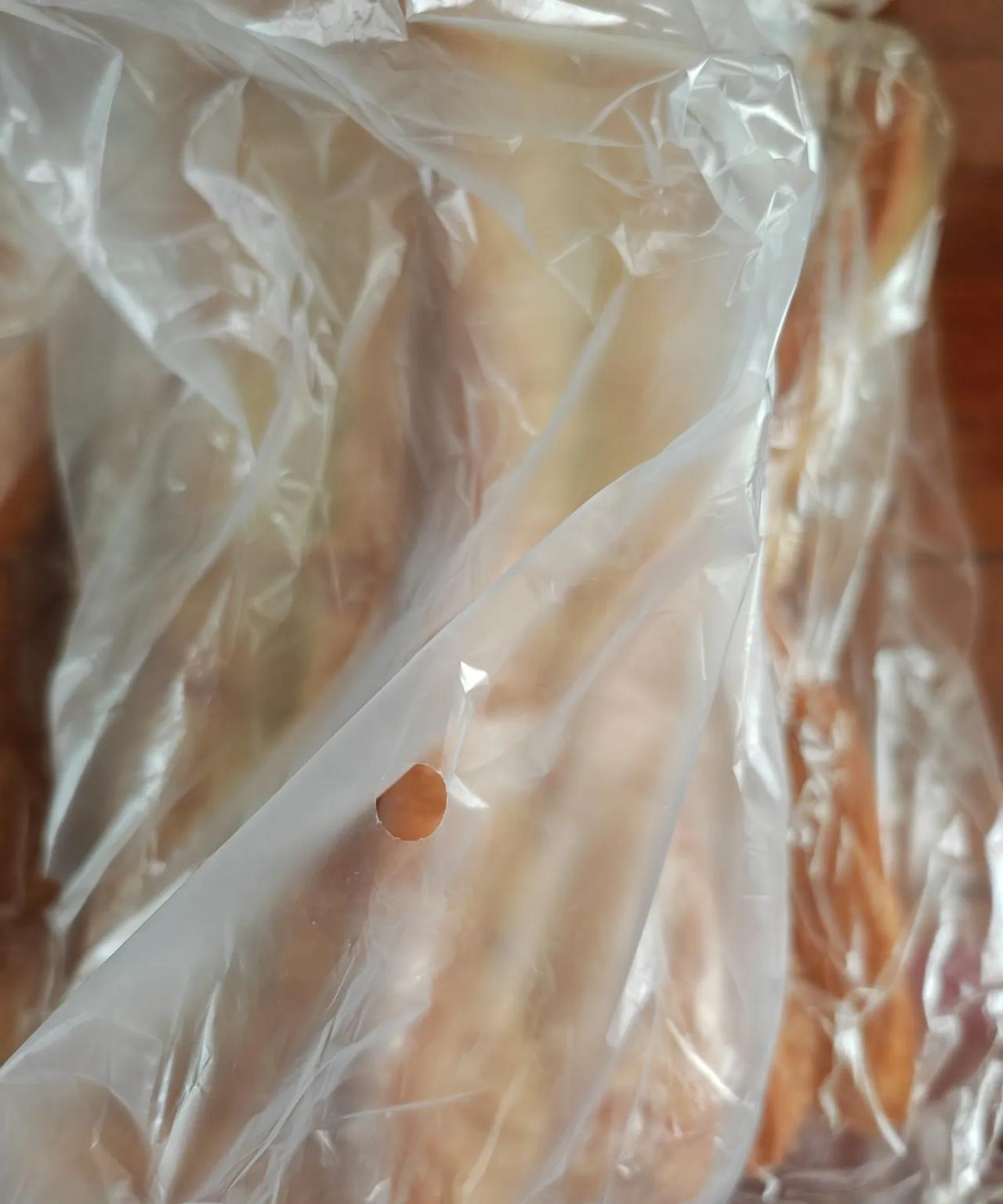 油条是人人喜爱的早餐美食。青少年和童年时代，家贫，又居偏偏的泗洲庄，只知烧饼包油