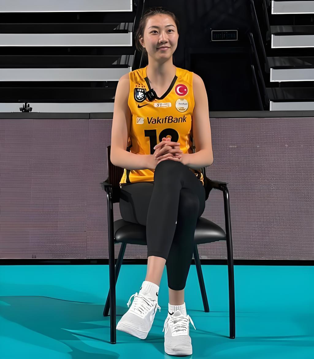 中国女排运动员袁心玥，原来已经退役。2025年12月26日，天津南开大学