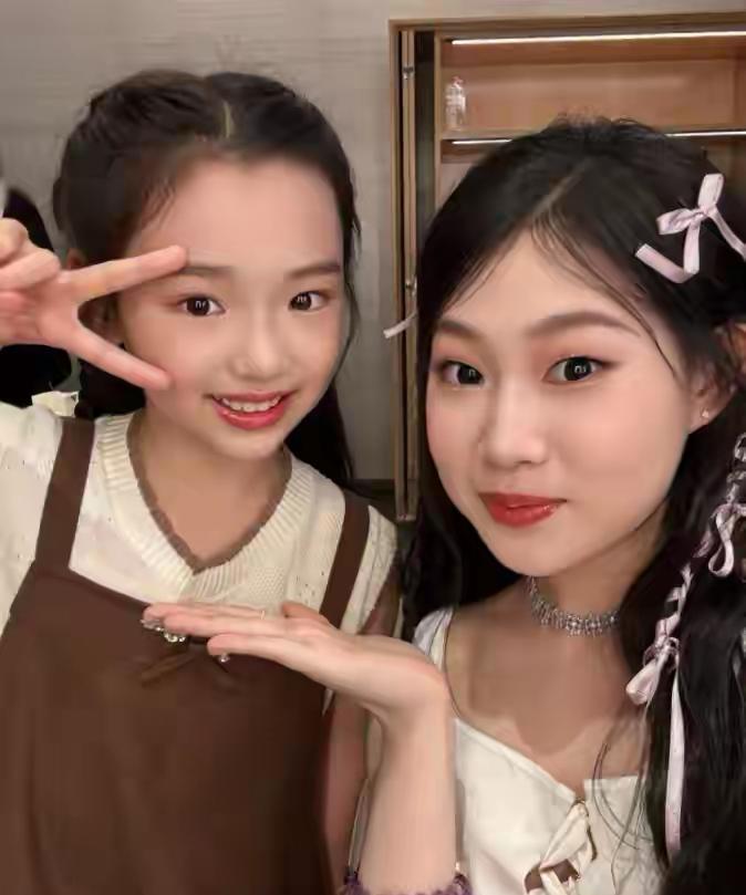 谁生的孩子像谁，基因骗不了人。小沈阳的女儿像极了小沈阳，小酒窝也像极了她的爸爸高