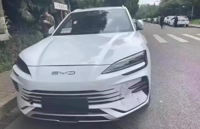 新款宋plusdmi哪个颜色是你的最爱个人认为新款前脸更年轻大灯更帅，包括后