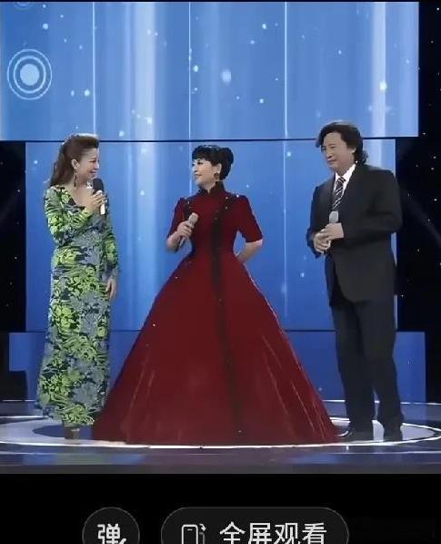 每次听到殷秀梅和戴玉强演唱的歌曲，就心情舒爽，尤其是《二十年后再相会》，就像被一