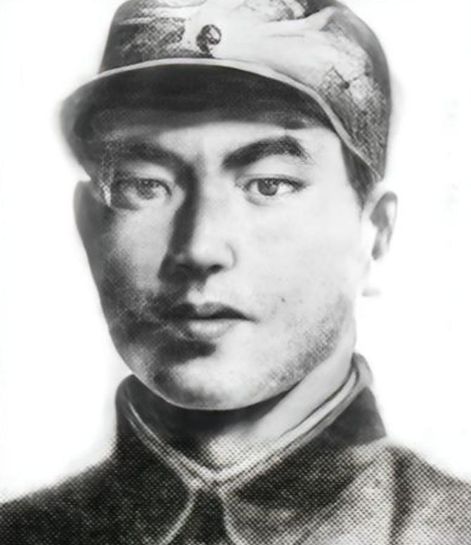 1944年，八路军侦察员曹世范执行完任务后，前往一位村长家中借宿，村长热情款待，
