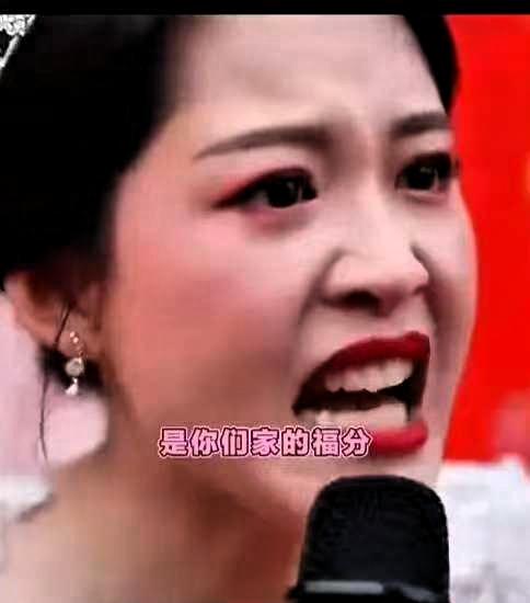 新郎这一脚踢得好！大喜之日，本该和和气气、两家结亲。新娘还未正式过门，便在现场