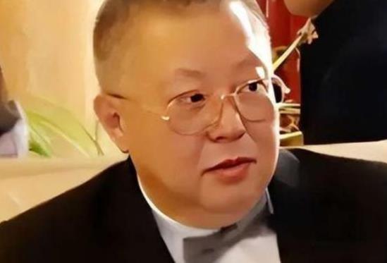 万万没想到，6年前反中乱港分子的幕后金主，竟是个“爱国”商人，他人前自居“爱国华
