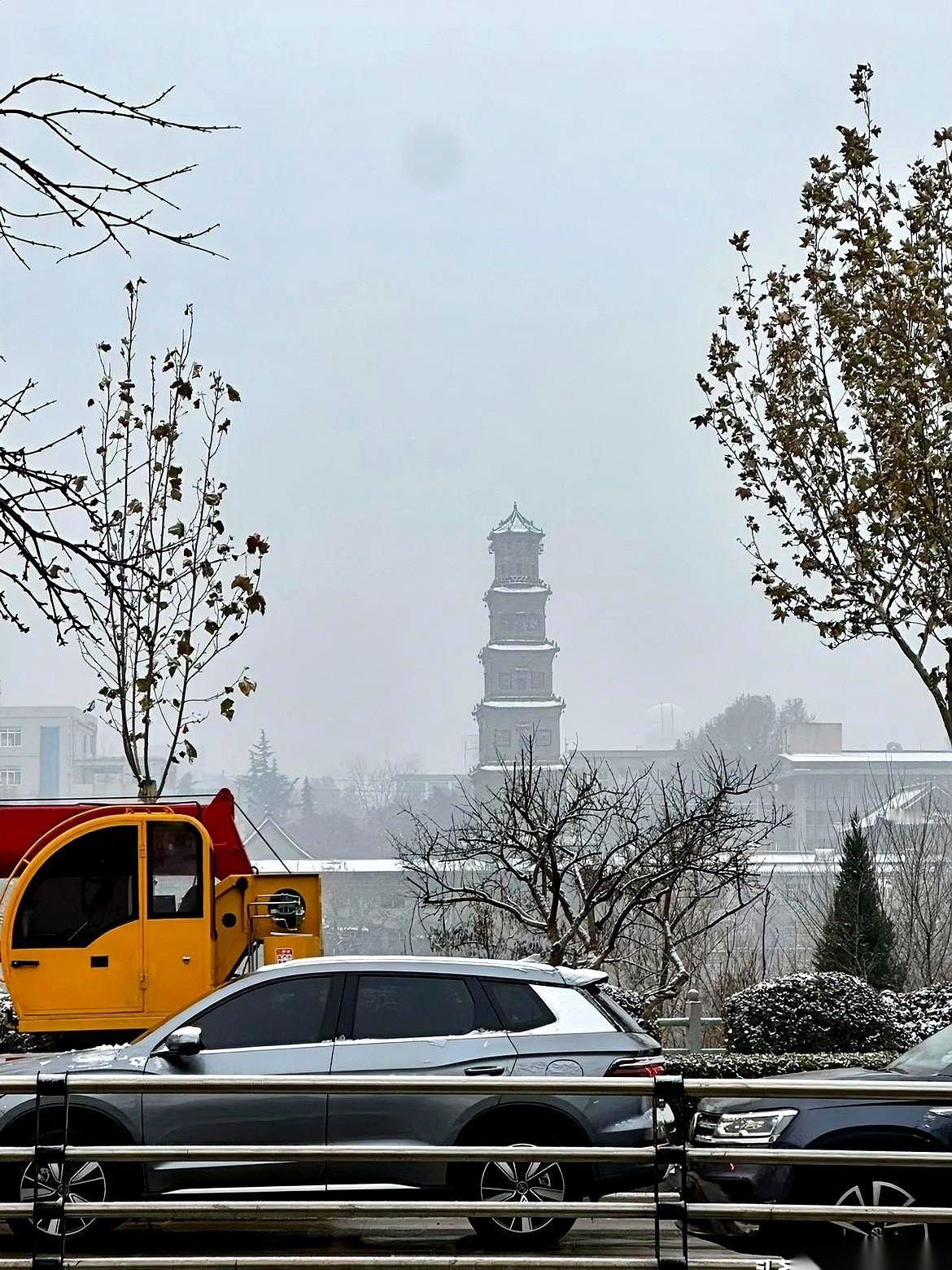 我一个姐们儿，今天把我给听傻了。她说跟她老公冷战一个礼拜了，一个字儿没说，锅碗