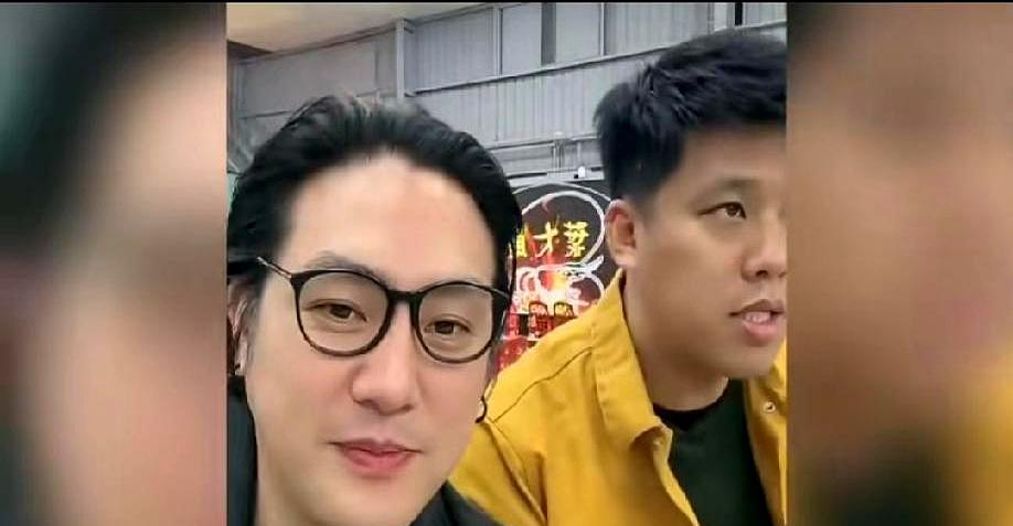 小S台上哭得稀里哗啦，台下立马变脸仰天大笑，这演技奥斯卡都欠她一座小金人！两个